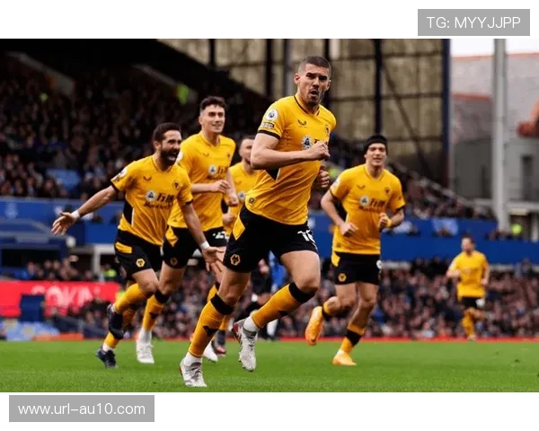 科隆定位球战术奏效 主场气势助力精彩表现 科隆定位球战术奏效 主场气势助力精彩表现