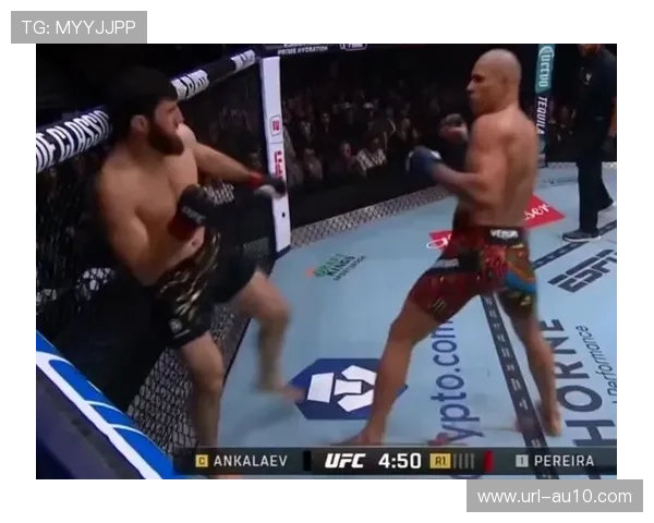 安卡拉耶夫战术失误分析:站立对攻低估佩雷拉重击能力 安卡拉耶夫战术失误分析:站立对攻低估佩雷拉重击能力