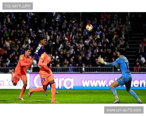 斯特拉斯堡锋线核心埃梅加伤缺六周，对阵巴黎圣日耳曼蒙阴影